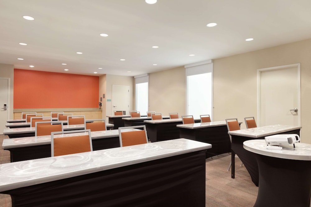 Home2 Suites by Hilton Seattle Airport 25/27