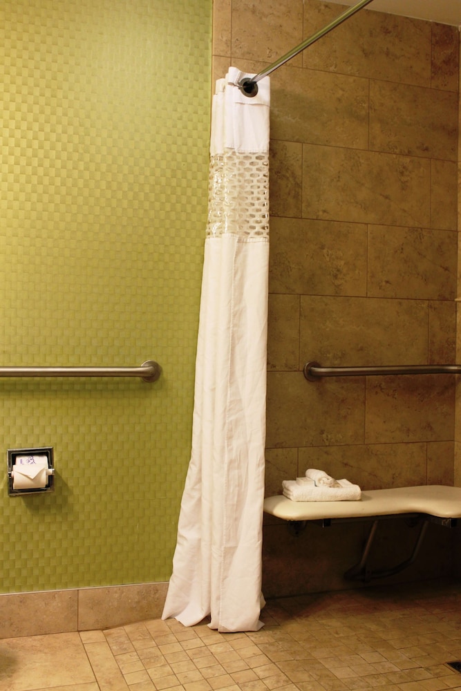 Hampton Inn Perry, GA 22/47