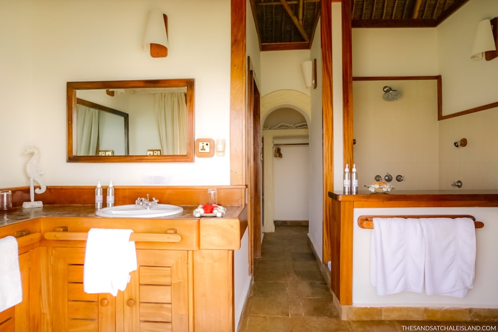 Chale Island Resort 33/70