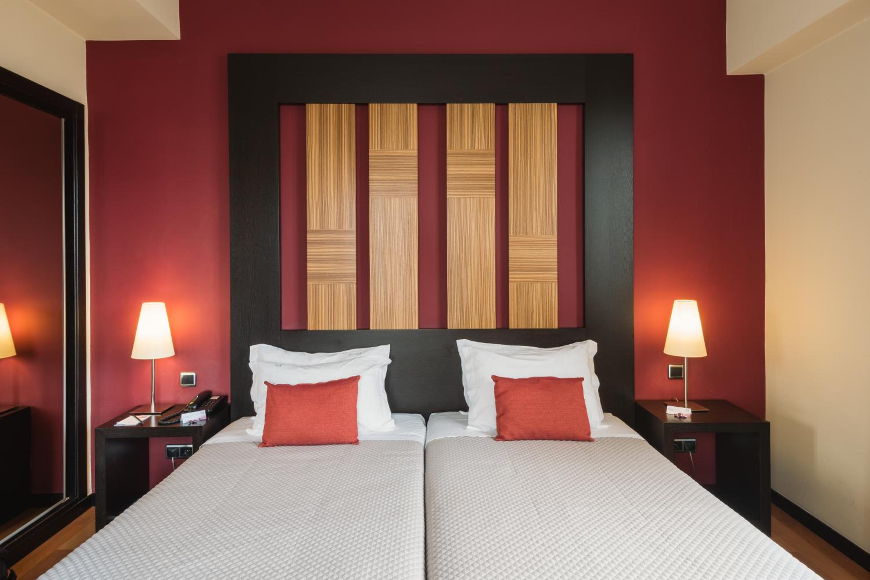 ROOM, TWIN BEDS, WITH EXTRA BED