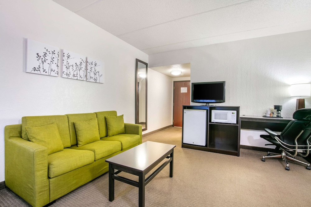 Sleep Inn & Suites near Sports World Blvd 37/39