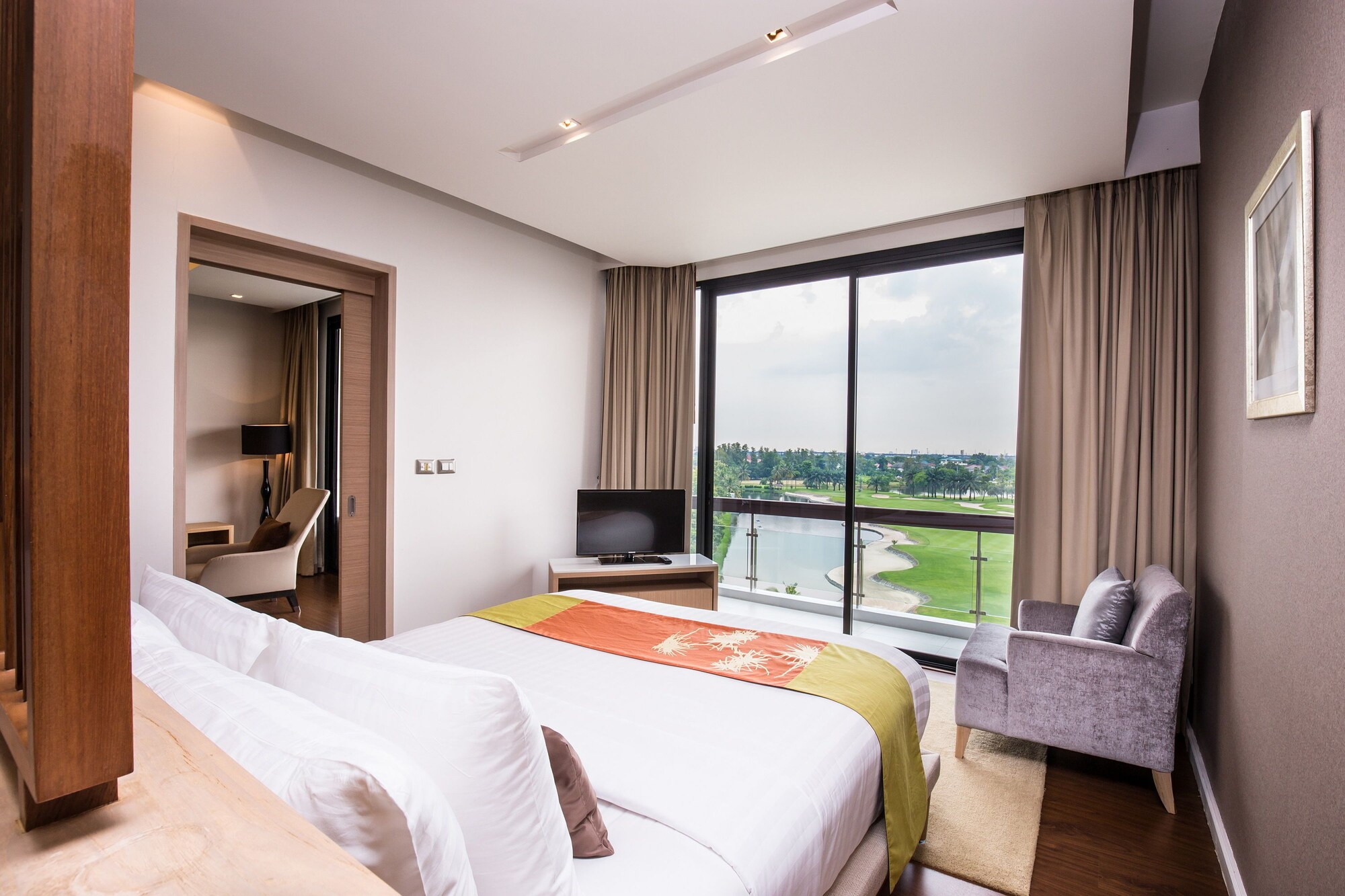 Sky, Grand, Suite, King Bed