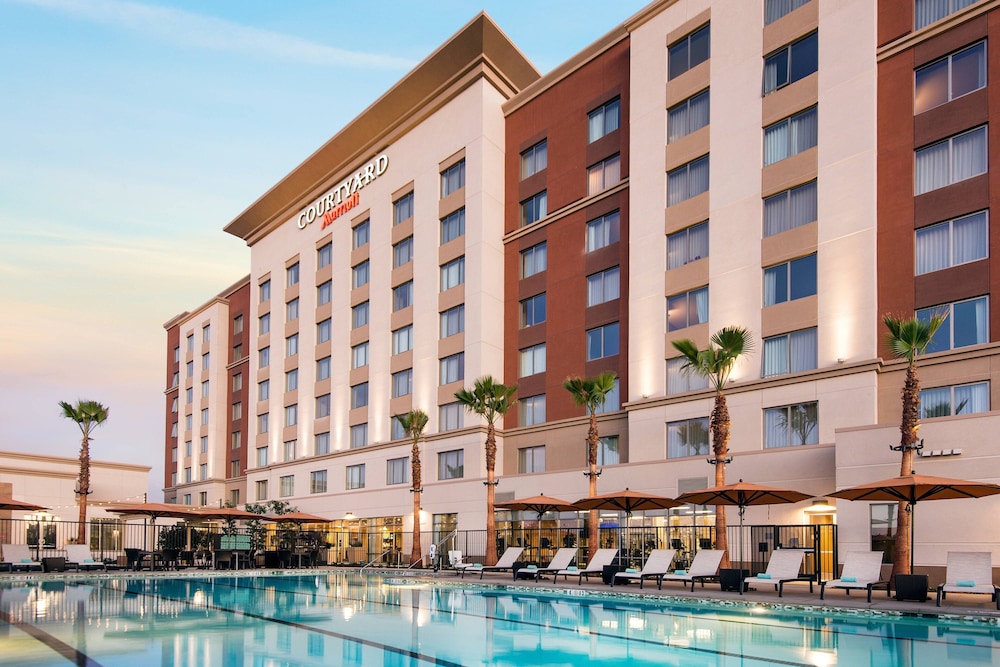 Courtyard Irvine Spectrum 3/73