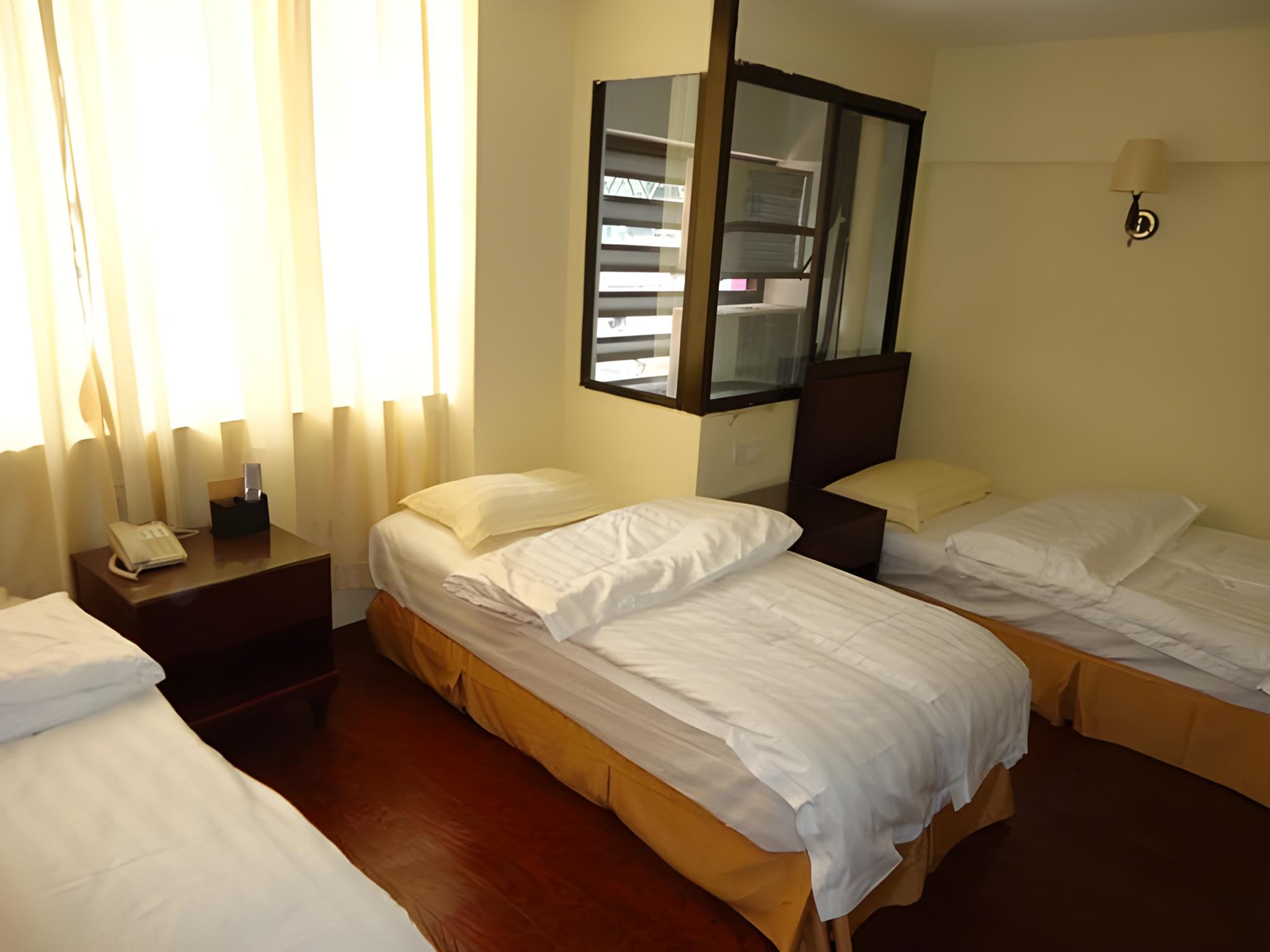 ROOM, TRIPLE