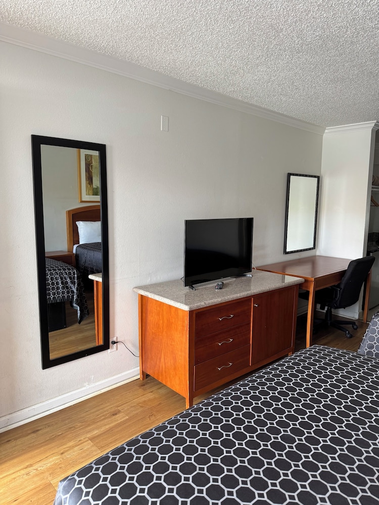 National Inn Garden Grove 47/60