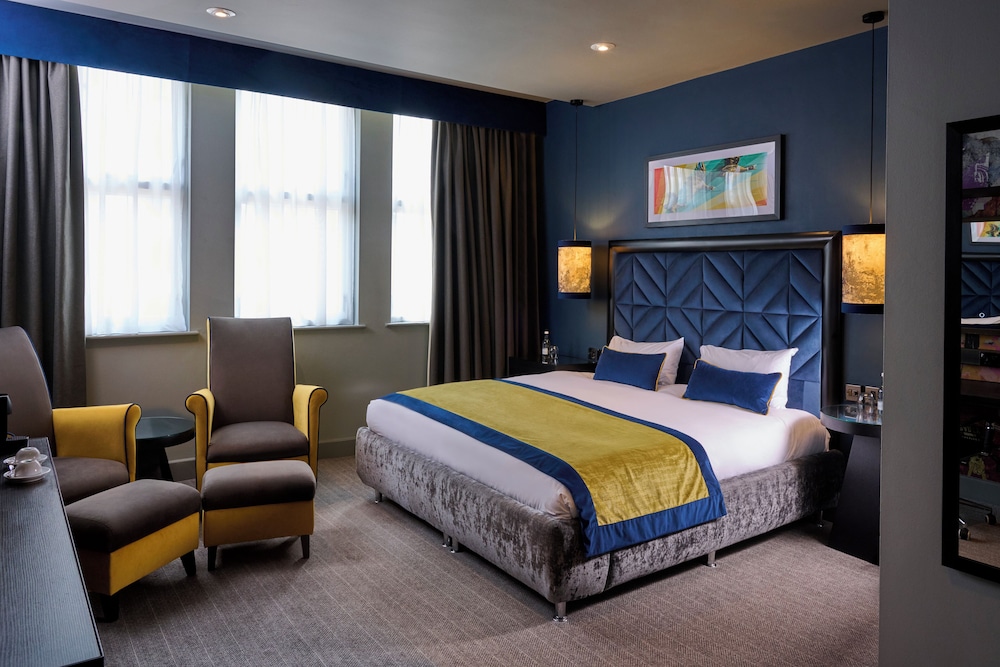 CLUB, DOUBLE BED