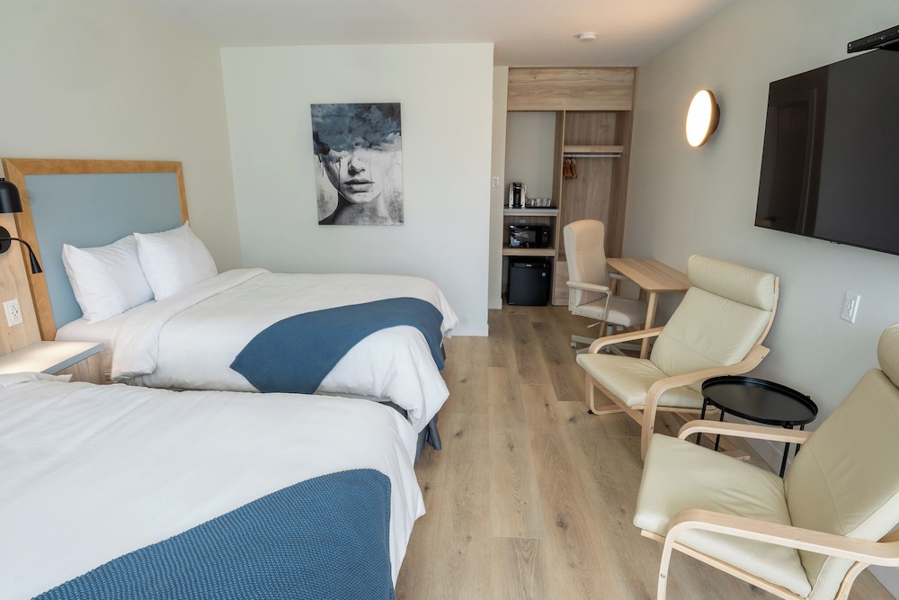 Comfort, 2 Double Beds, Pavilion View