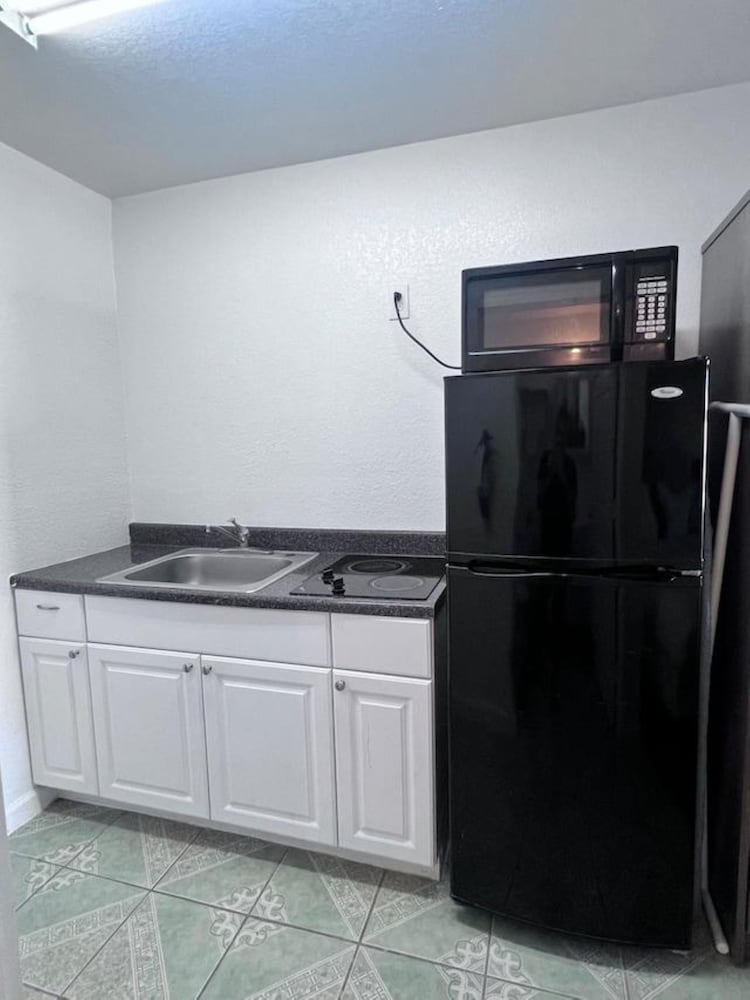 OYO Garden Inn and Suites Pearsall I-35 East 12/21