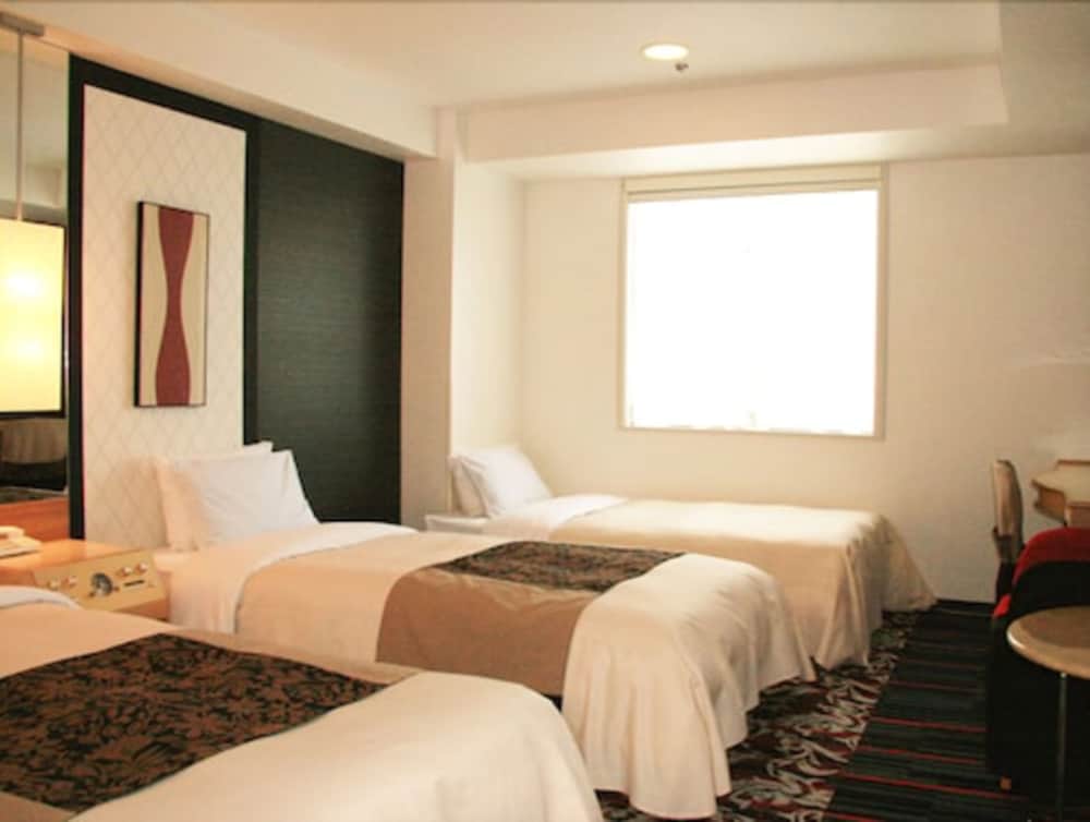 Moderate, Triple, 3 Beds, Smoking