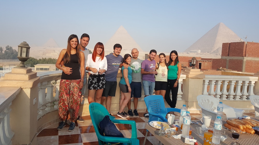 Royal Pyramids Inn 40/50
