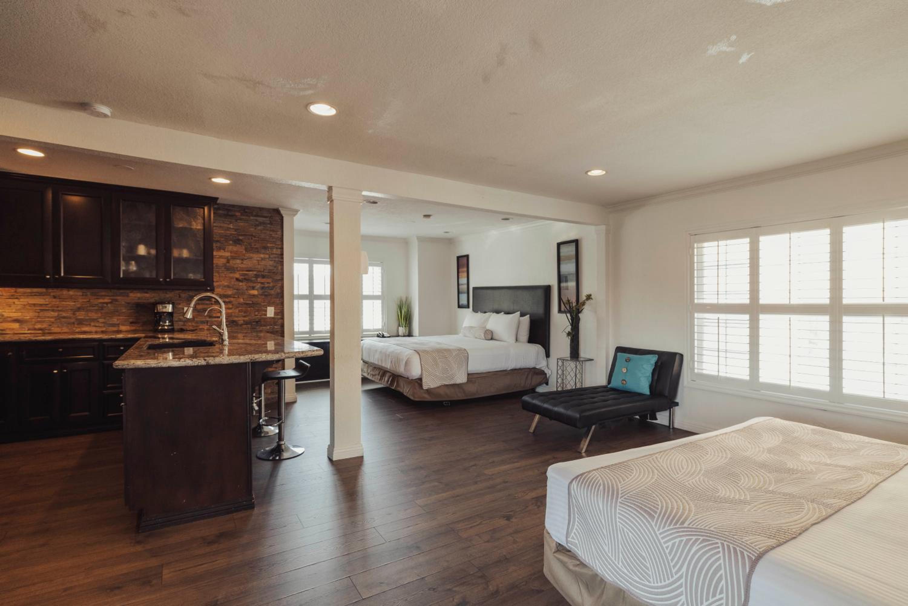 Family Suite, Dixie, 2 Bathrooms، The Dixie Hollywood 4/10