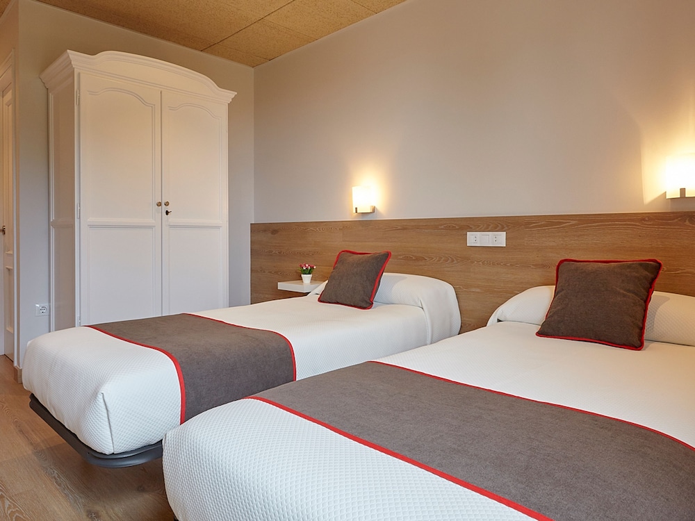 Hostal Nobadis by Vivere Stays 6/16