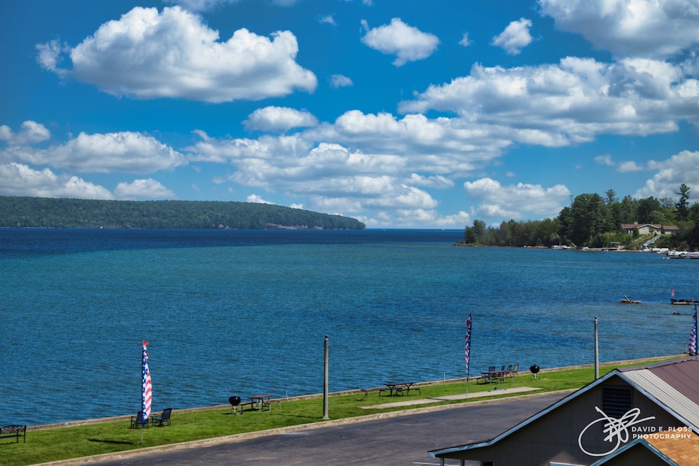 Comfort Inn and Suites Munising - Lakefront 39/49
