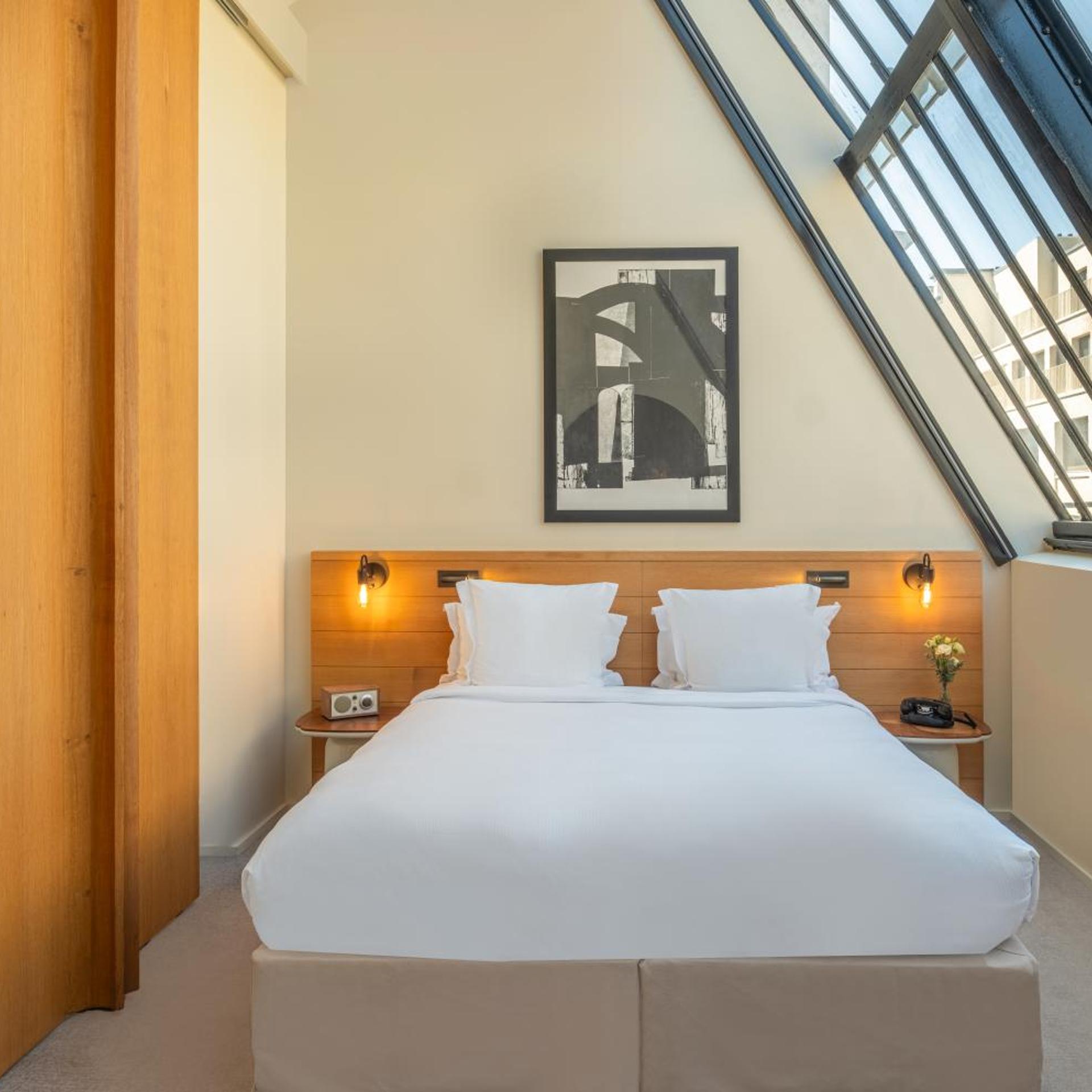 Skylight, Deluxe, Executive
