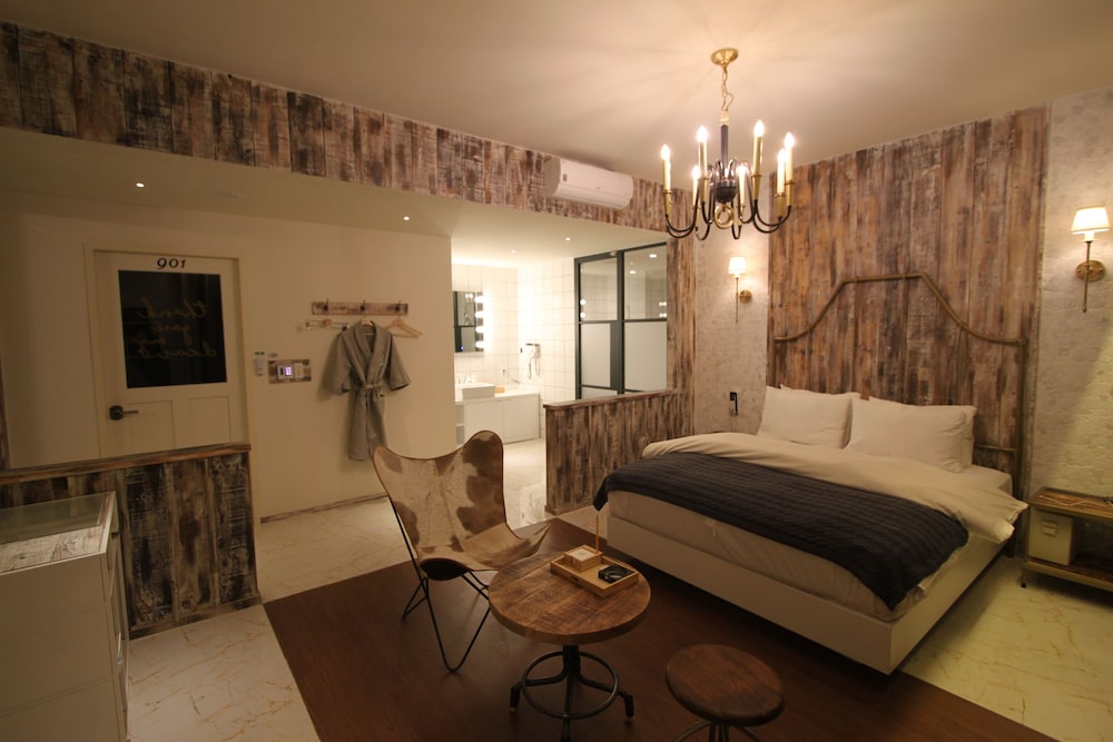 February Hotel Sungseo 43/67