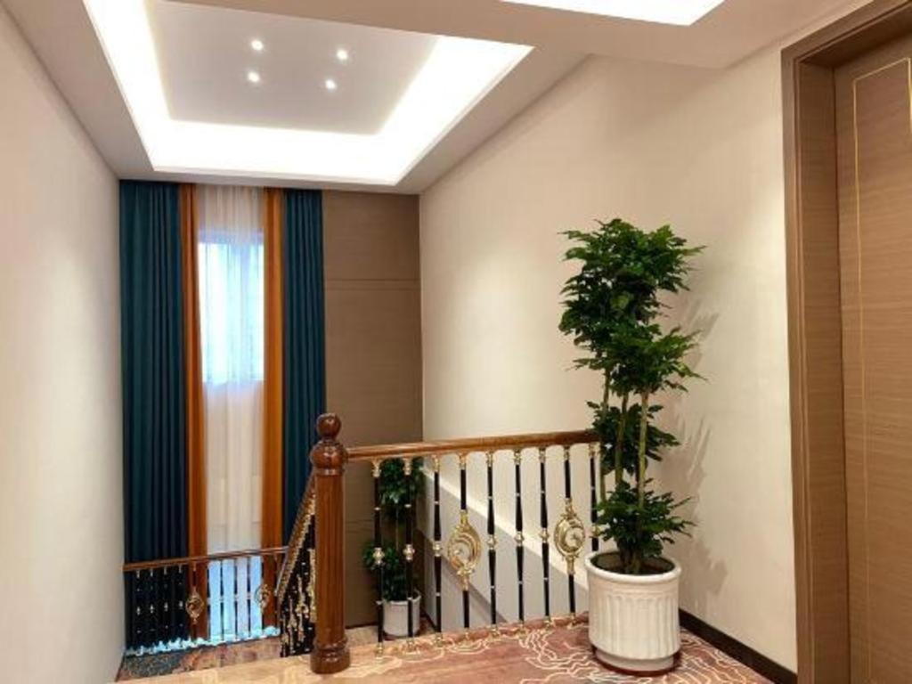 Chaozhou Hotel 8/49