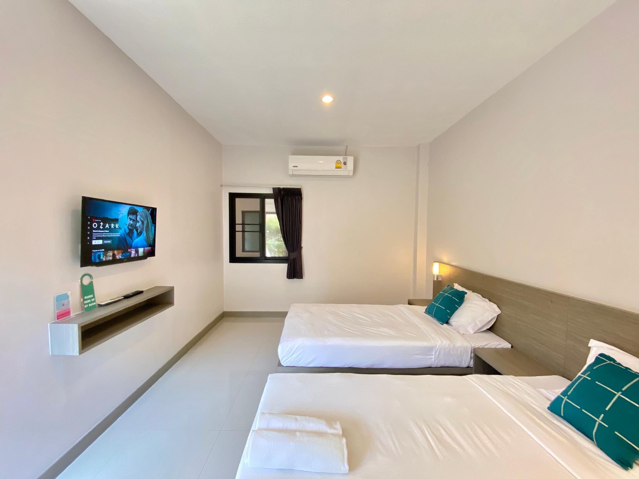 Grand, Space, Twin Beds, Living Area