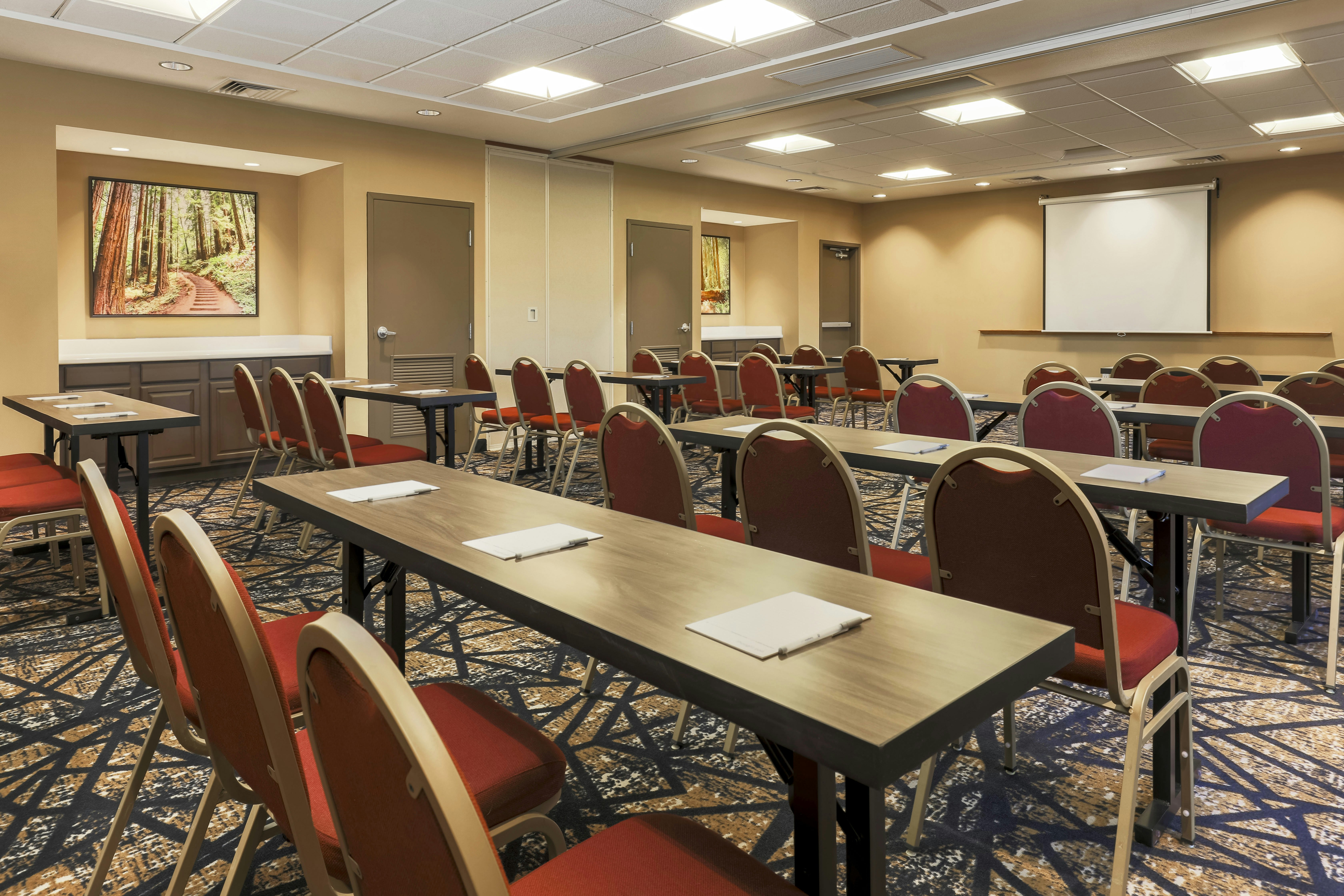 Hampton Inn & Suites Windsor - Sonoma Wine Country 35/40