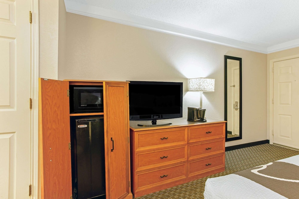La Quinta Inn by Wyndham and Conference Center San Angelo 8/44