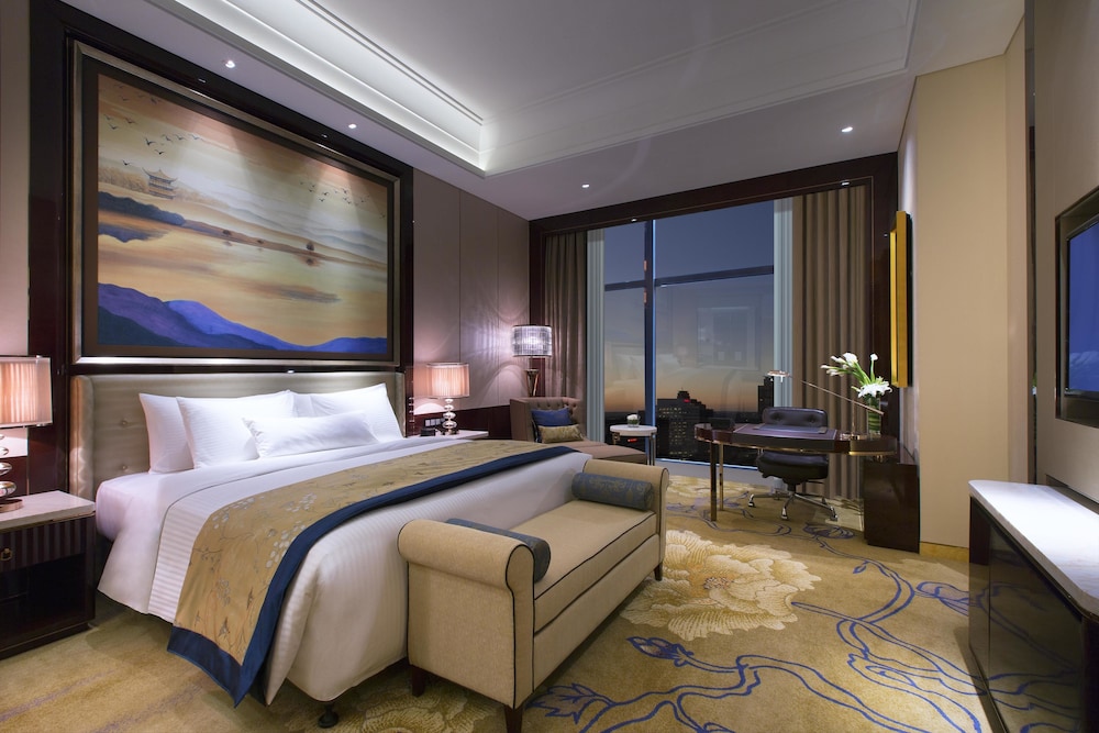 GRAND, KING BED, WITH VIEW