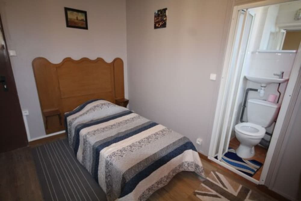 COMFORT, SINGLE, PRIVATE BATHROOM