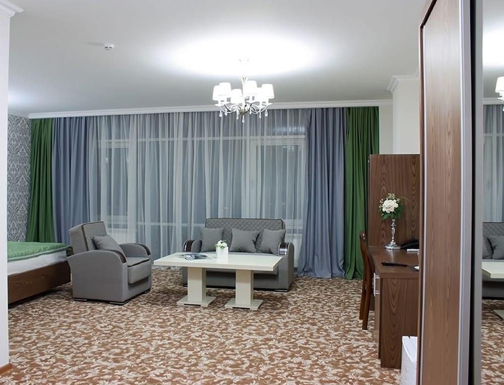 BUSINESS HOTEL ALMATY 32/39