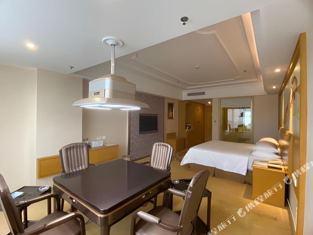 Vienna International Hotel (Zhongshan Torch Center Branch) 38/42