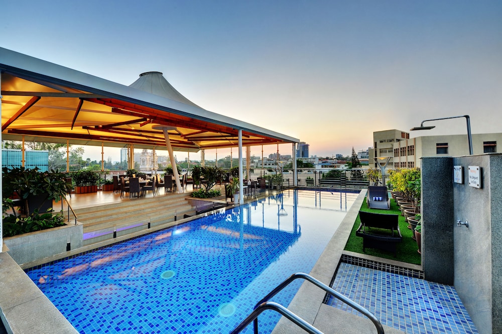 IRIS HOTEL 40/60
