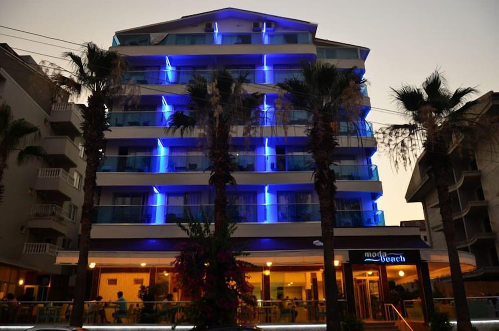 MODA BEACH HOTEL 4/57