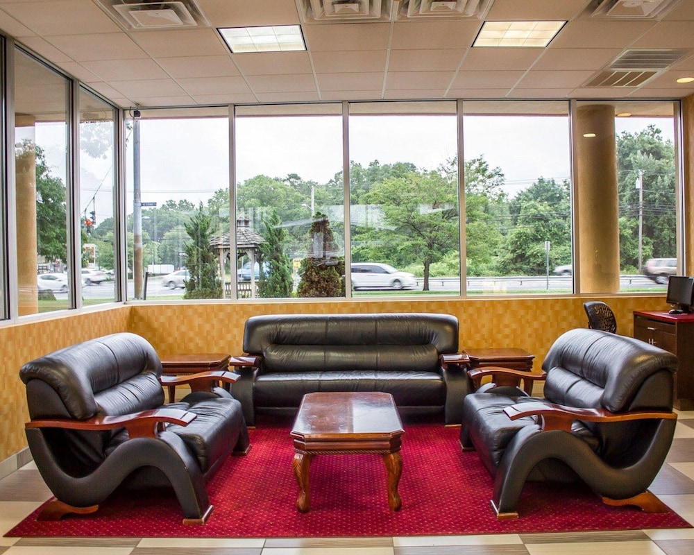 Rodeway Inn MacArthur Airport 20/36