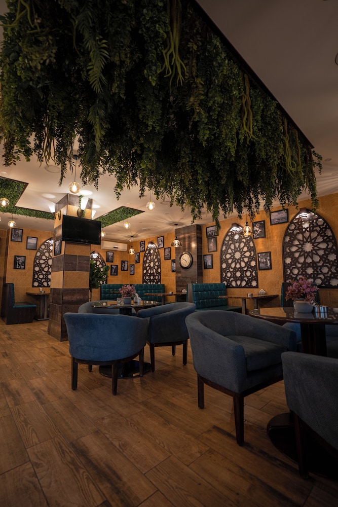 Grape Village Hotel 58/59