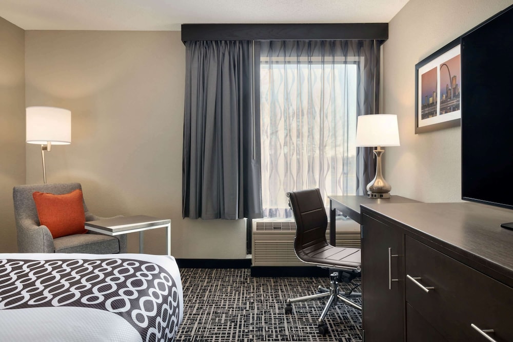 La Quinta Inn & Suites by Wyndham St Louis Route 66 41/47