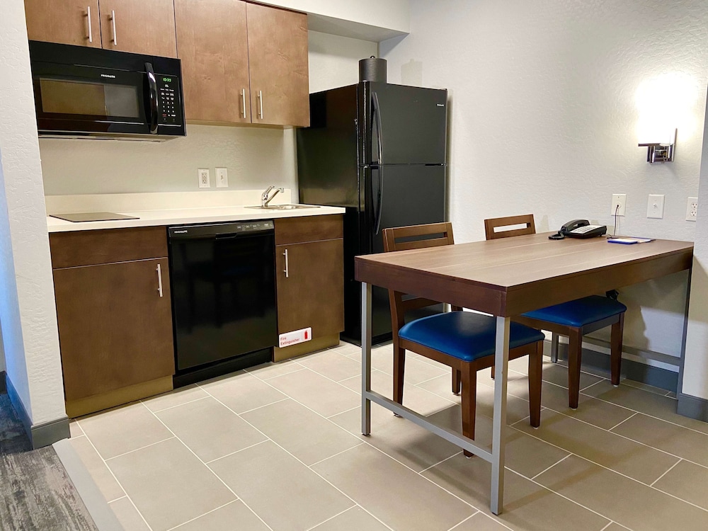 Hampton Inn & Suites Goodyear 44/69