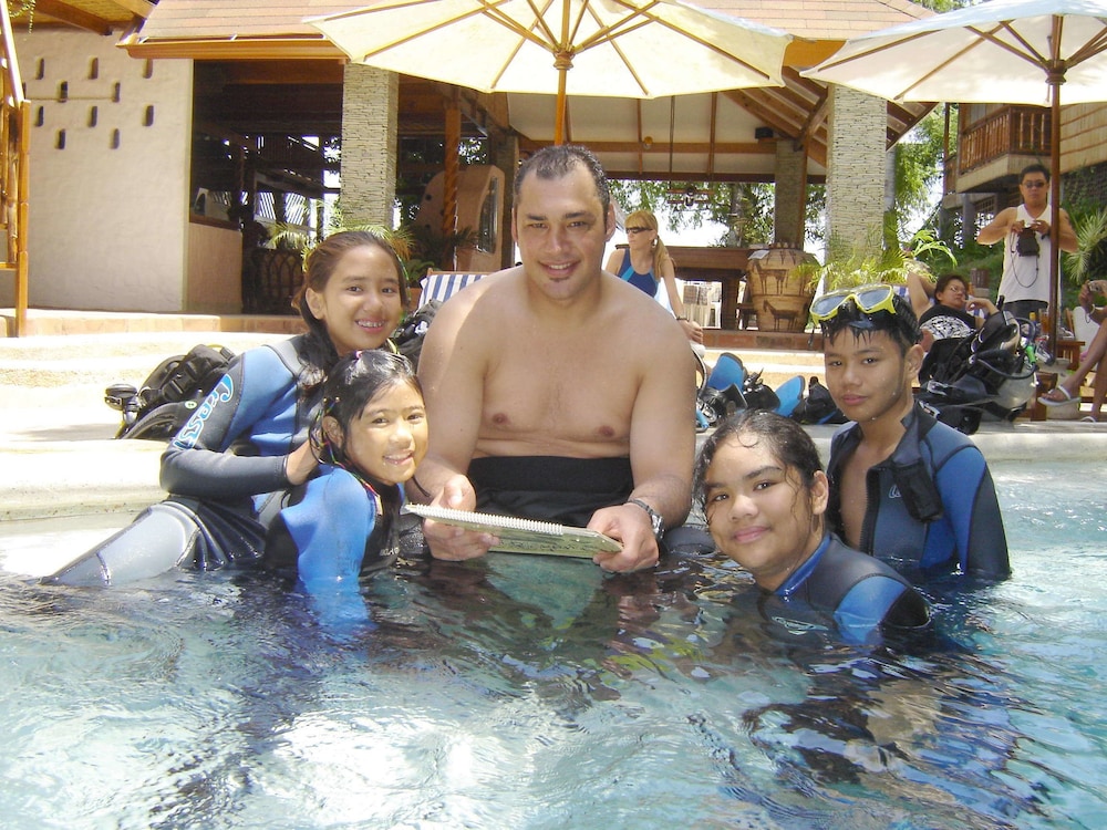 El Galleon Beach Resort Asia Divers 34/68