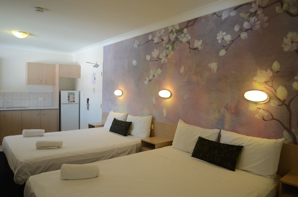 AIRPORT MOTEL 34/63