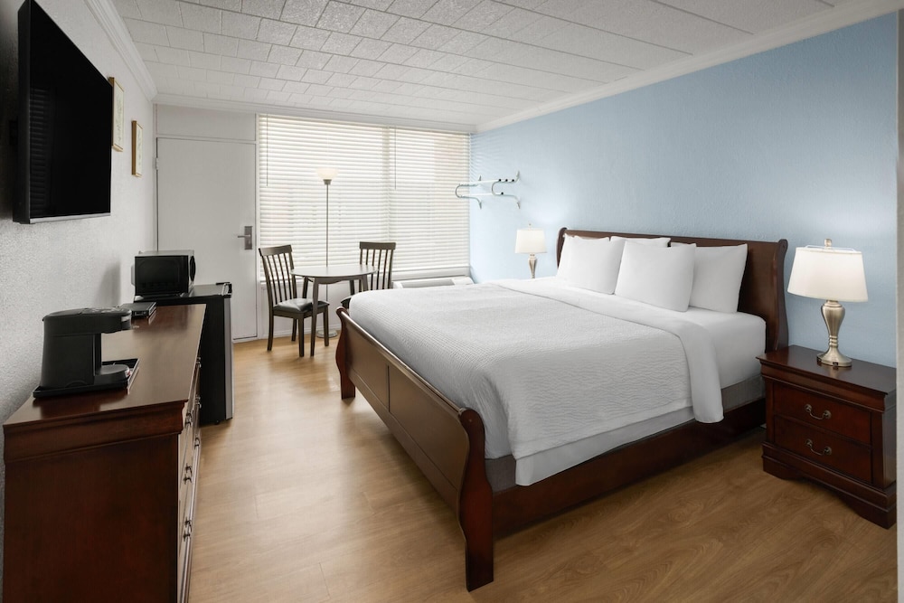 Room, King Bed, Accessible