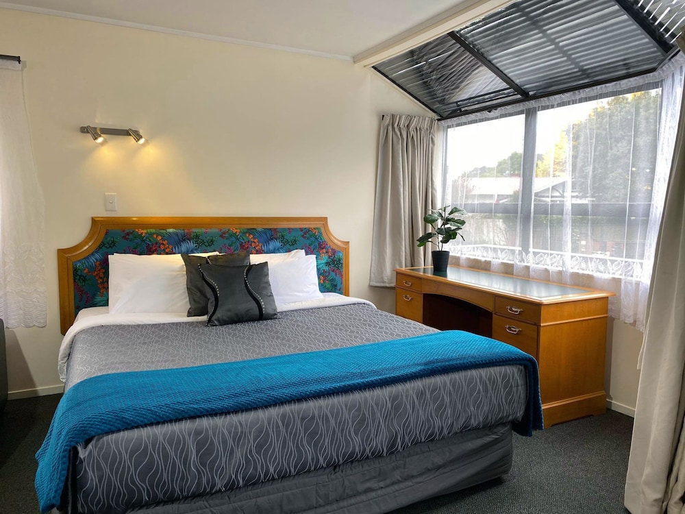 Pembrooke Motor Lodge, Whangarei 6/29