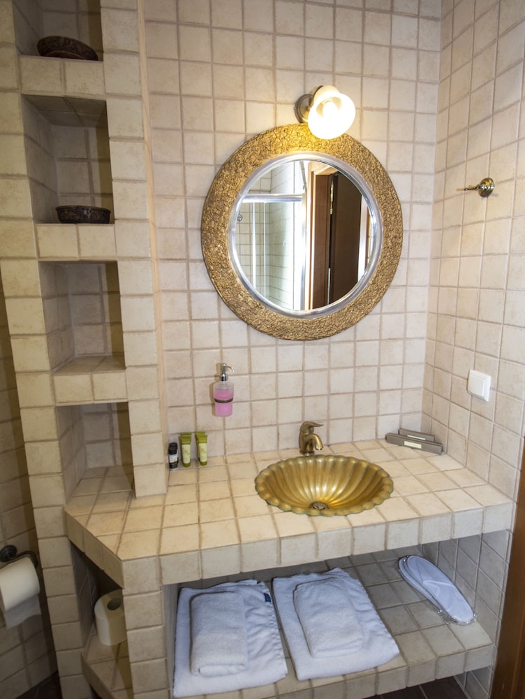 Elia Portou Rooms 22/33