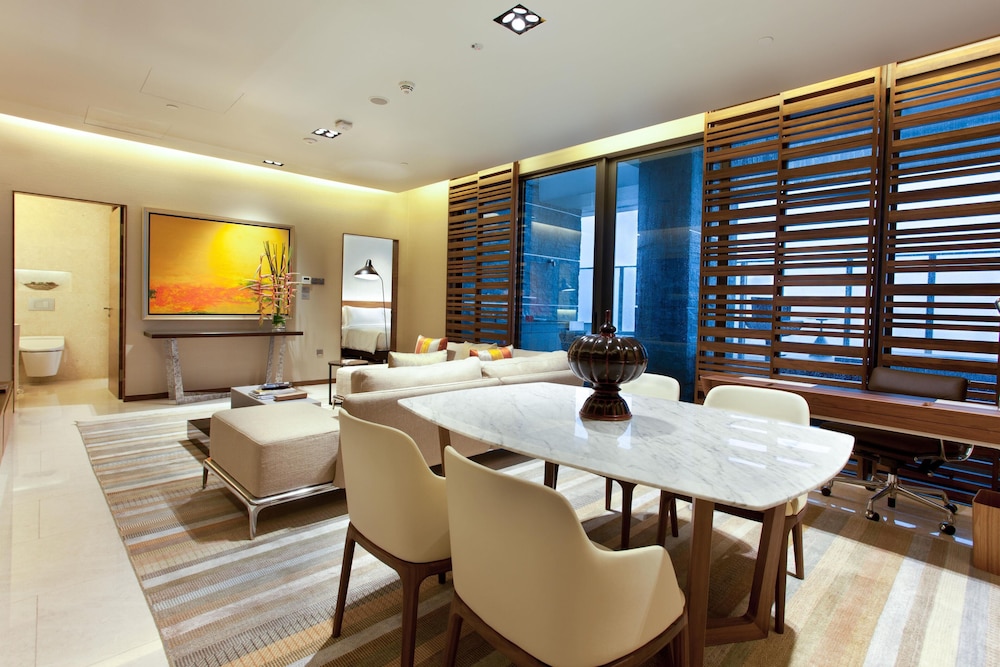 One Farrer Hotel 53/69