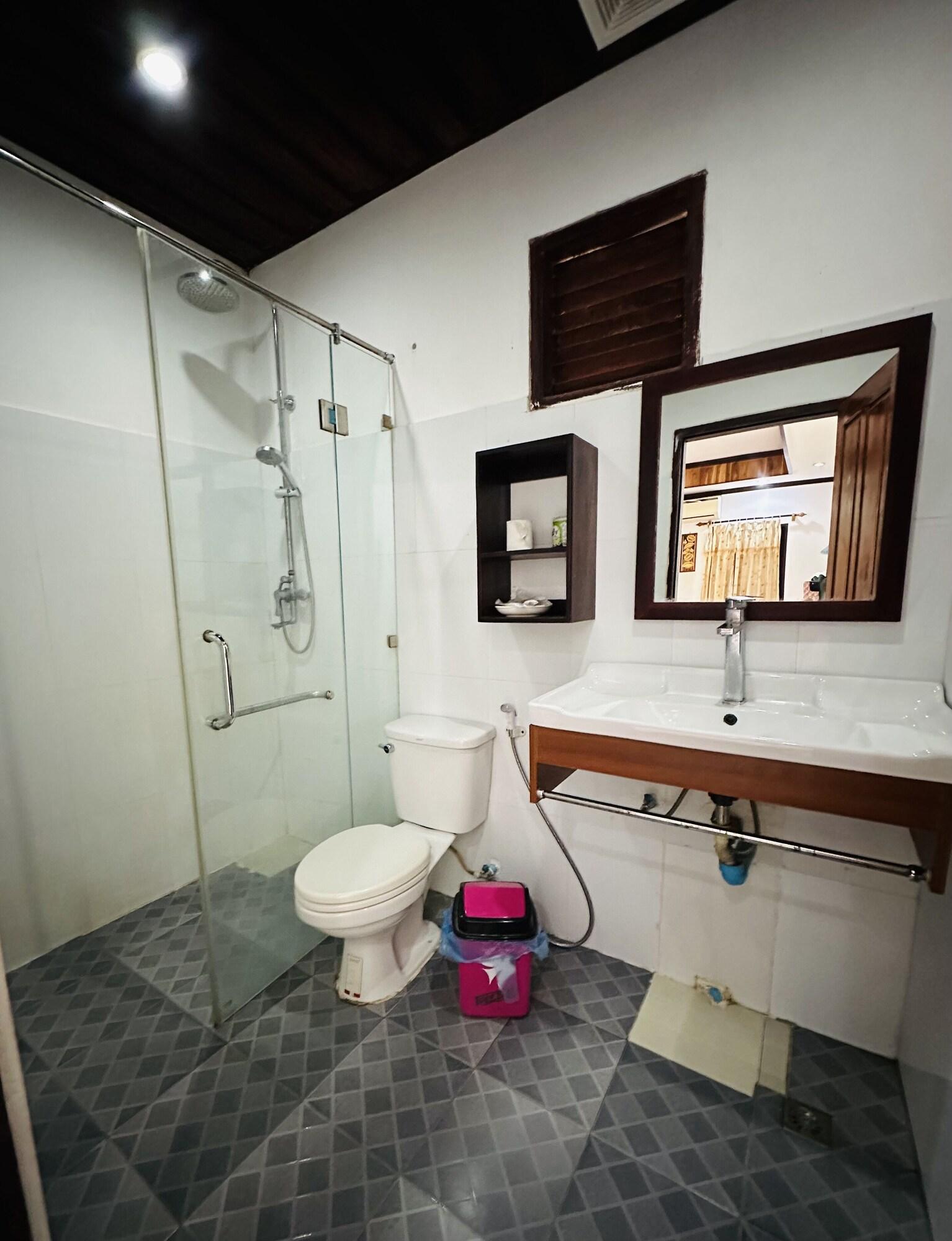 Singharat Guest House 49/51