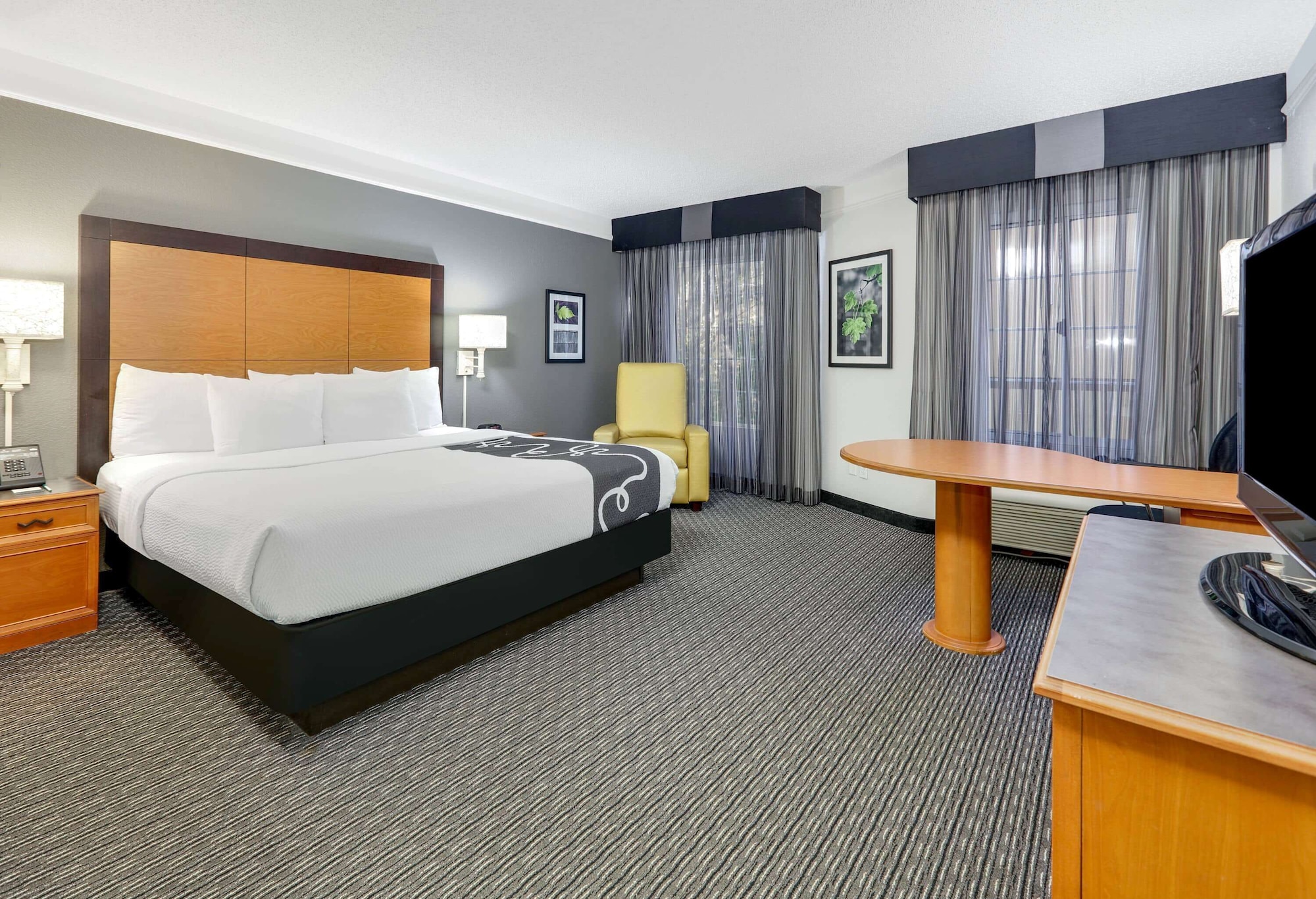 ROOM, KING BED