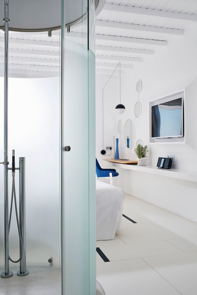 Blue, Sea View, Jetted Tub، Myconian Ambassador Relais and Chateaux 3/3