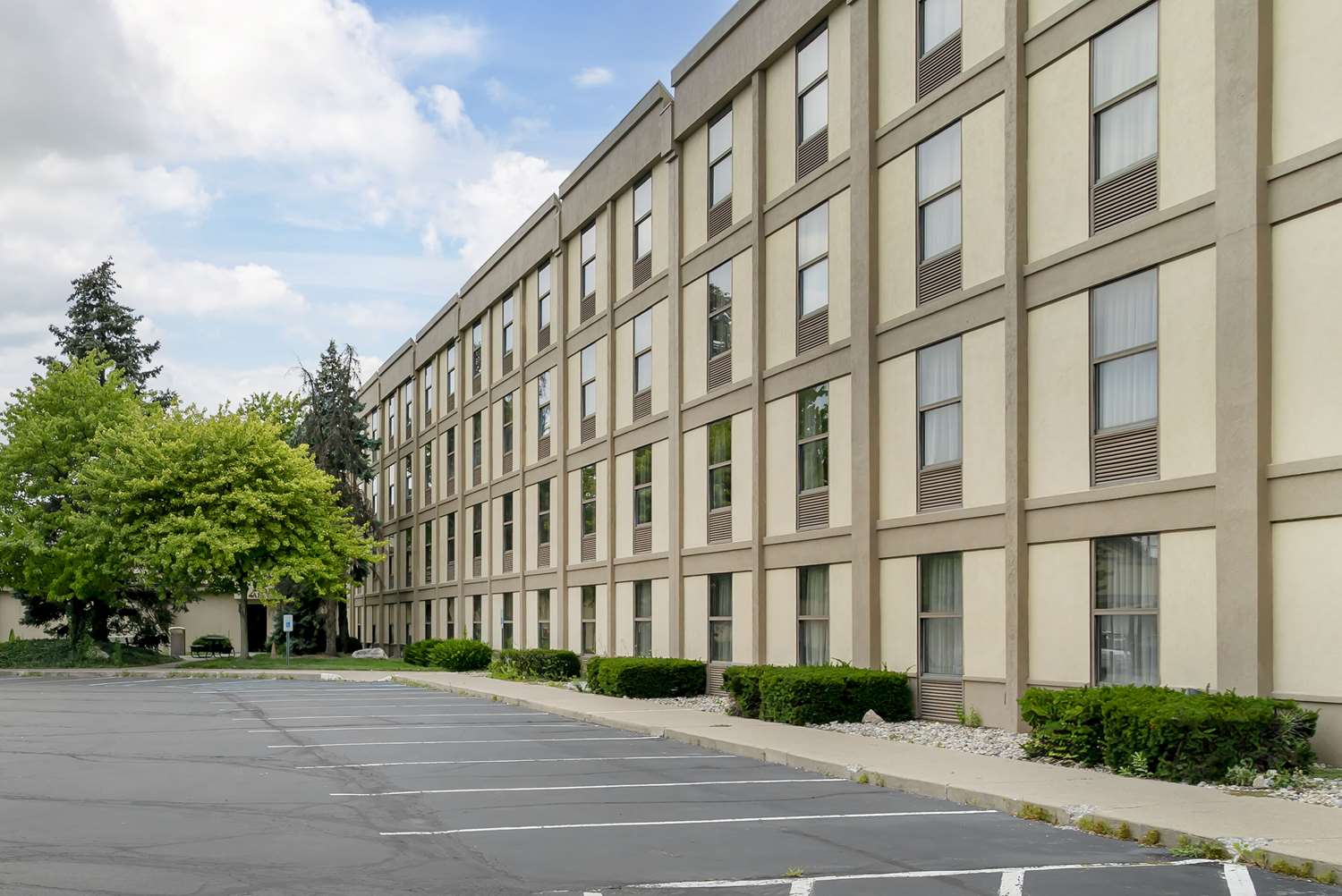 Quality Inn & Suites Monroe 45/48