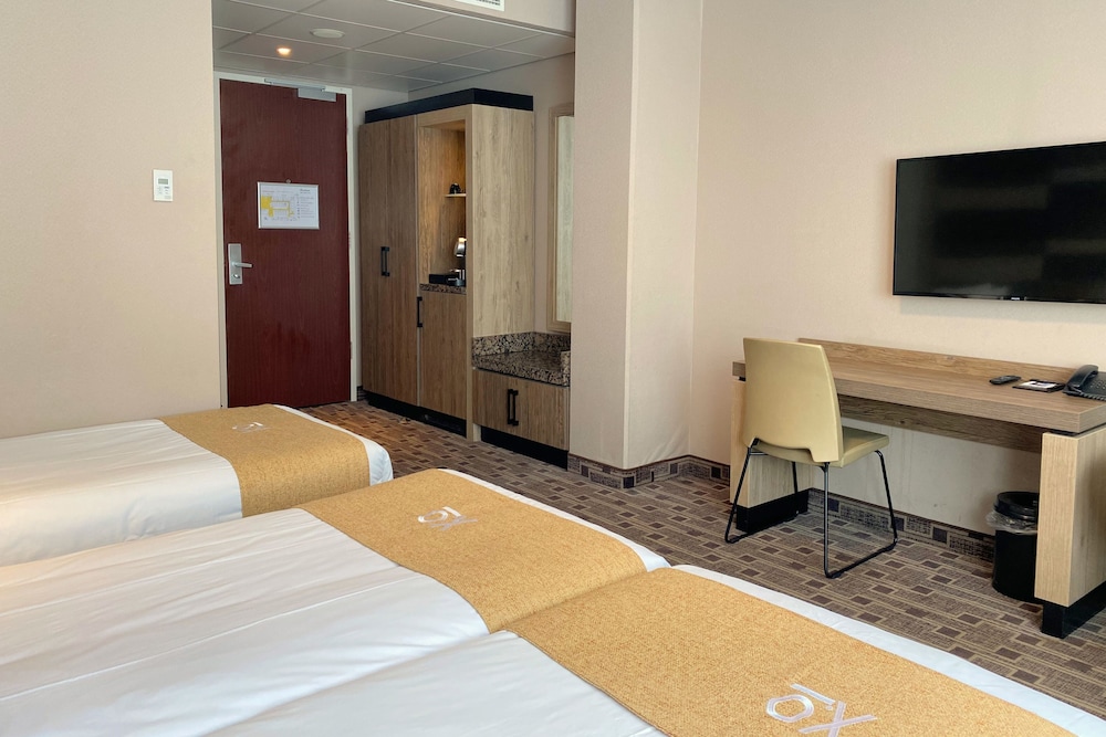 Xo Hotels Blue Square 54/65
