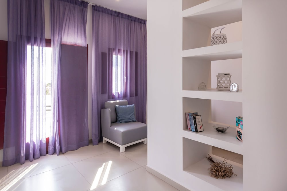 MAR N MAR CROWN SANTORINI HOTEL AND SUITES 8/48