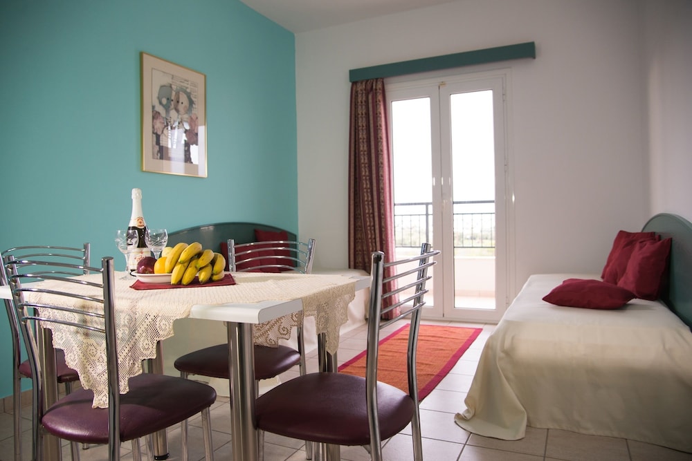 THEONI APARTMENTS 20/63