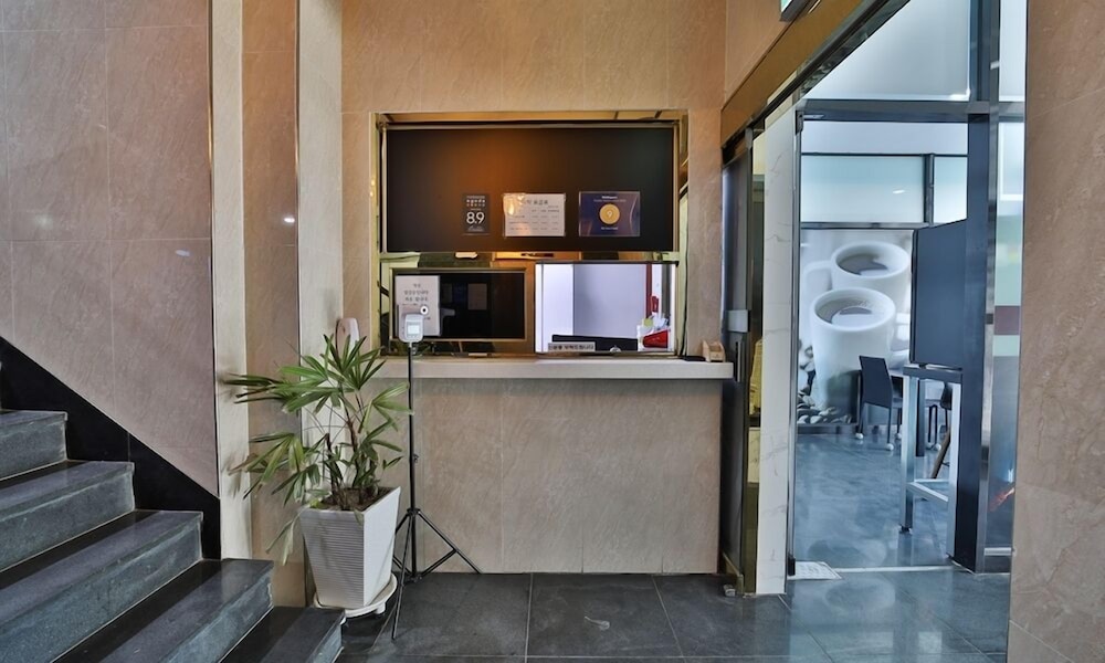 Hermes Hotel 5/56