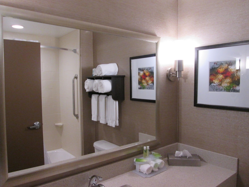 Holiday Inn Express Cloverdale(Greencastle) 49/59