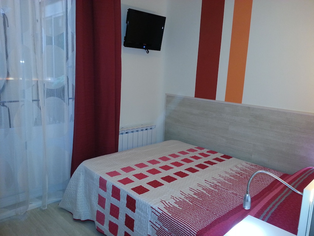 Hostal Far Home Plaza Mayor 8/25