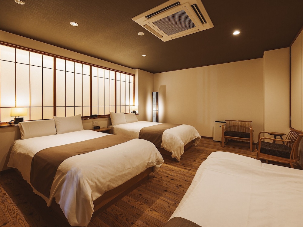 Traditional, Futon Bed, Twin Beds, Outdoor Bath